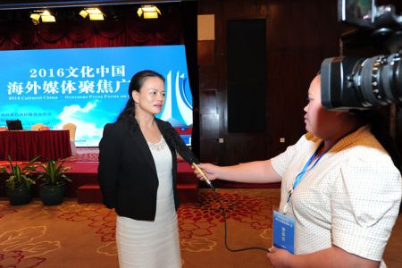 中国新闻社广西分社社长周群接受采访