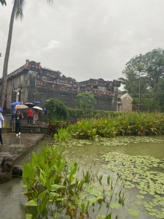 远观蔡家宅，像一座城堡。(李明阳／摄)