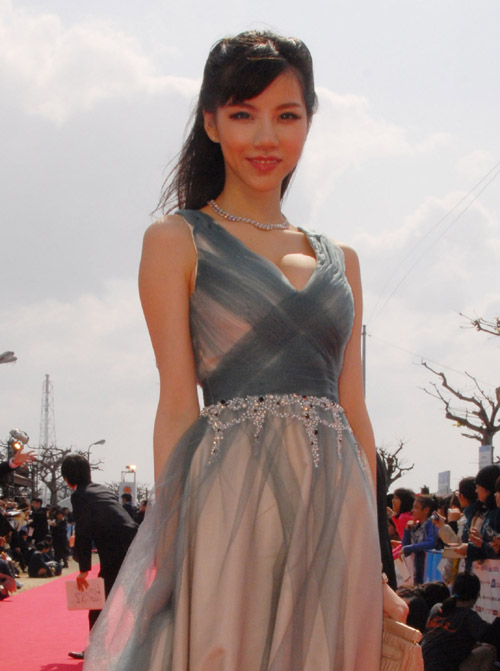 中国演员叶梓萱走红地毯。