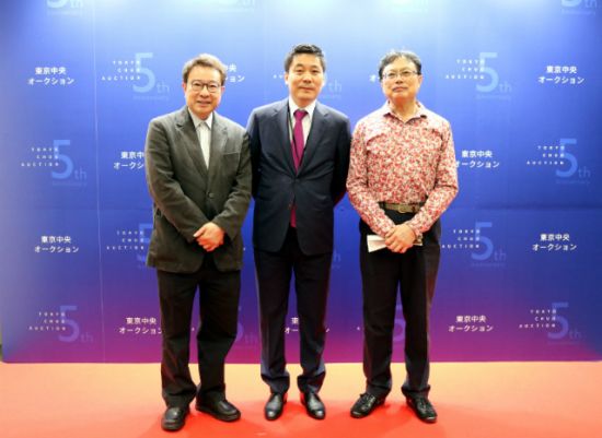 清翫雅集及敏求精舍會員陳永傑先生(左一)、清翫雅集第九屆理事長洪三雄