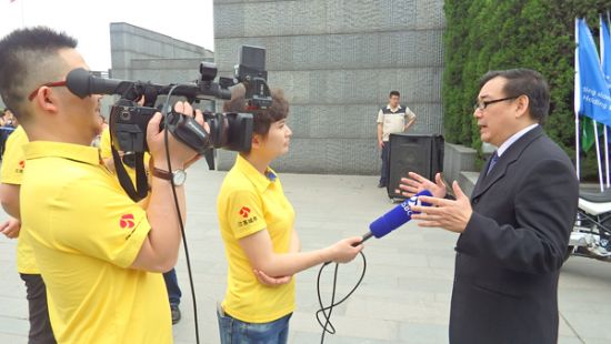 杨恒均接受江苏电视台城市频道采访