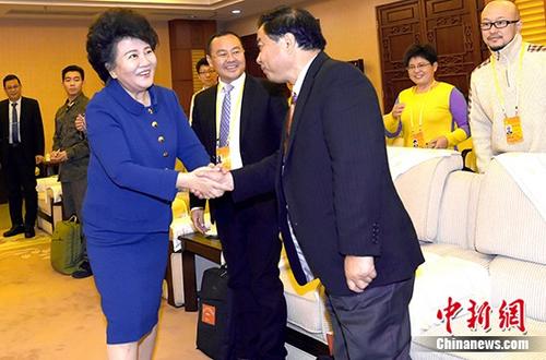 10月26日，国务院侨务办公室主任裘援平在北京与参与十九大采访报道的海外华文媒体代表座谈。