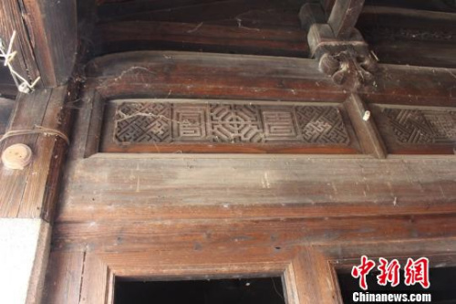 图为古厝内失窃的墙体,只剩下空缺的部分。 廖静