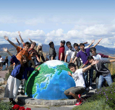 上半年来自中国的国际学生蝉联第一。(加拿大《世界日报》援引卑诗省府网站)