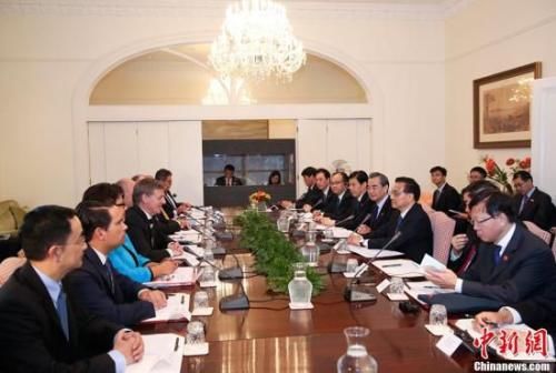 当地时间3月27日上午，中国国务院总理李克强在惠灵顿总理府同新西兰总理英格利希举行会谈。中新社记者