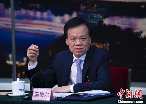 10月19日，中国共产党第十九次全国代表大会重庆市代表团讨论向中外记者开放。图为重庆市委书记陈敏尔参加讨论。