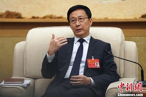 10月19日，中国共产党第十九次全国代表大会上海代表团讨论向中外记者开放。图为中共中央政治局委员、上海市委书记韩正参加讨论。