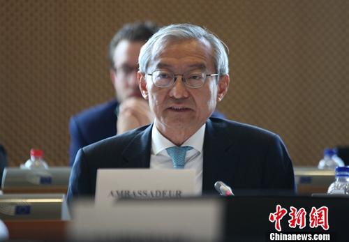 资料图:中国驻欧盟使团团长张明。中新社记者