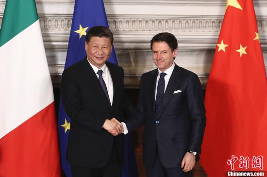 当地时间3月23日，中国国家主席习近平在罗马同意大利总理孔特举行会谈。中新社记者