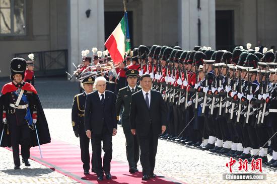 当地时间3月22日，中国国家主席习近平在罗马同意大利总统马塔雷拉举行会谈。会谈前，马塔雷拉总统在总统府广场为习近平举行隆重欢迎仪式。